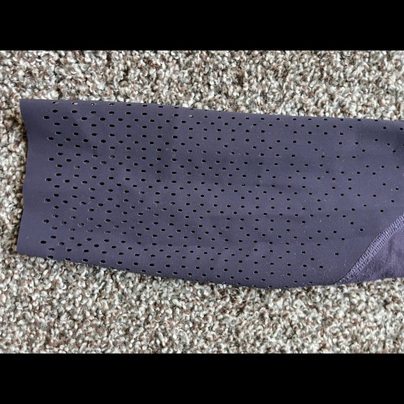 LULULEMON PURPLE LEGGINGS - Picture 3 of 3